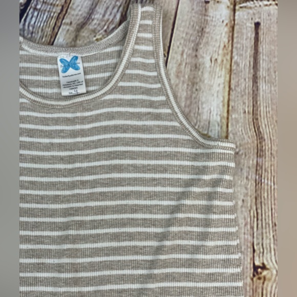 Tank and Shorts set - Picture 3 of 7